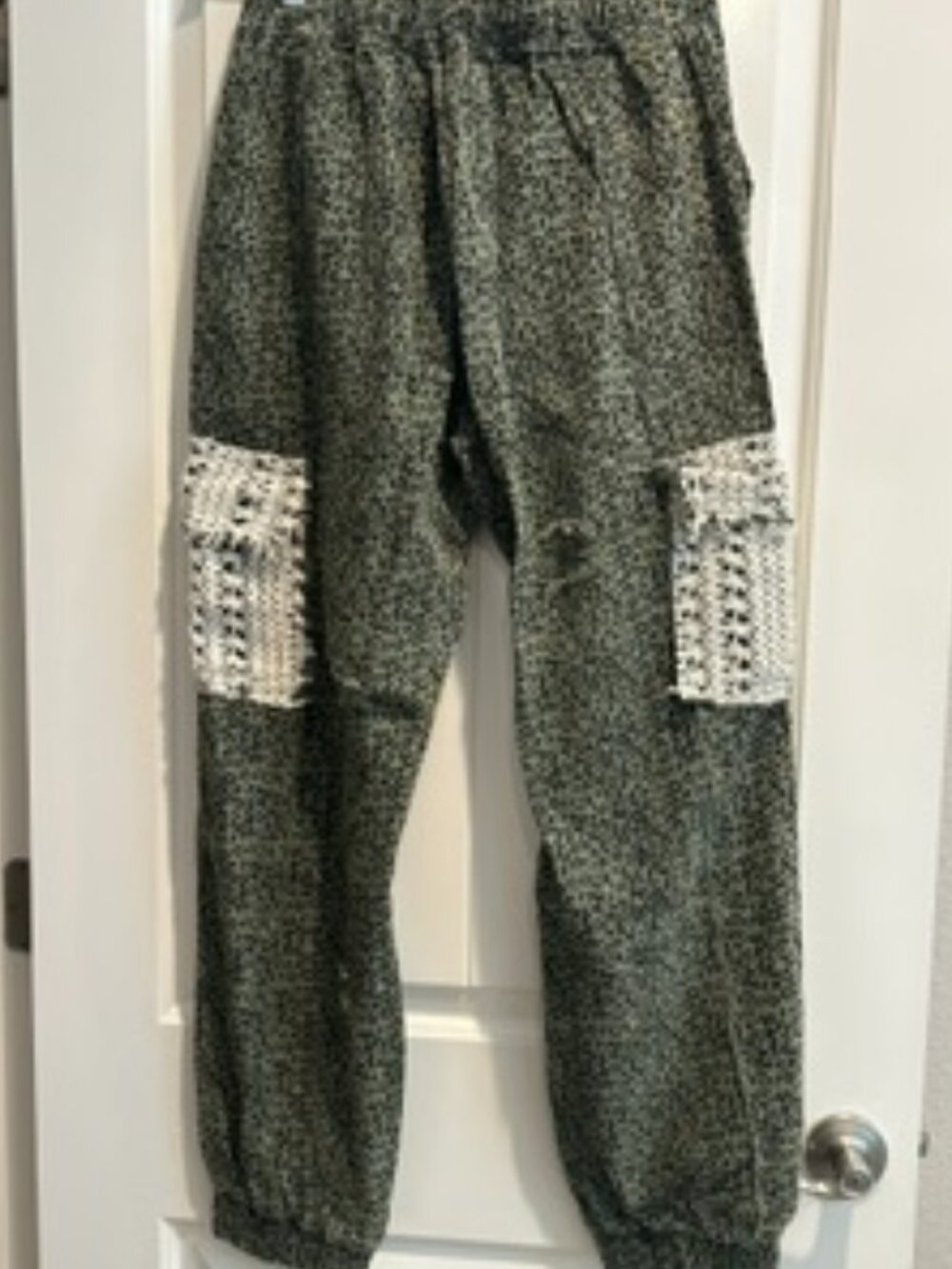 NWOT POL Green Leopard Joggers Crochet Pockets size- MEDIUM - Picture 3 of 5